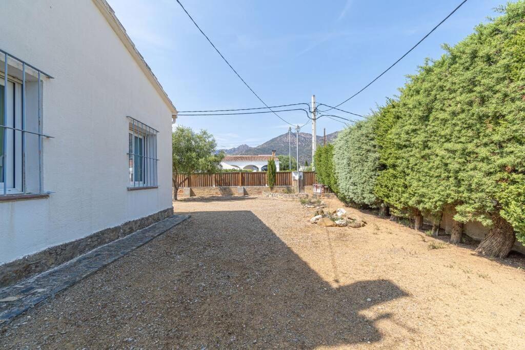 Casa vacanze Mb1-house With Big Garden ,swimming-pool, & Barbacue In Roses